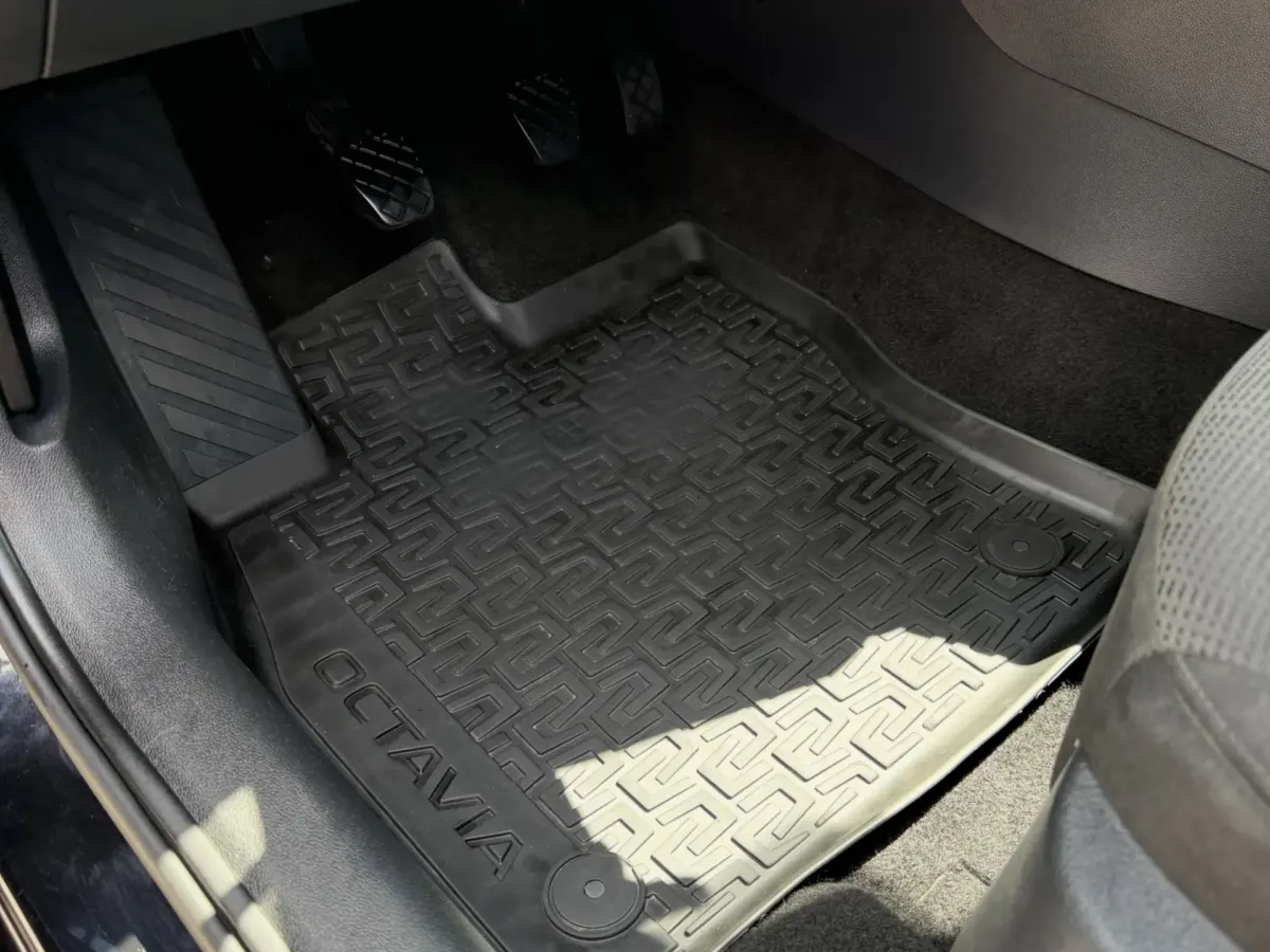 Čištění interiéru Octavia III · Zárubice (okres Třebíč) (3)