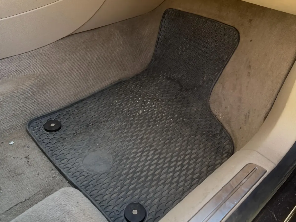 Čištění interiéru Volkswagen Passat · Zárubice (3)