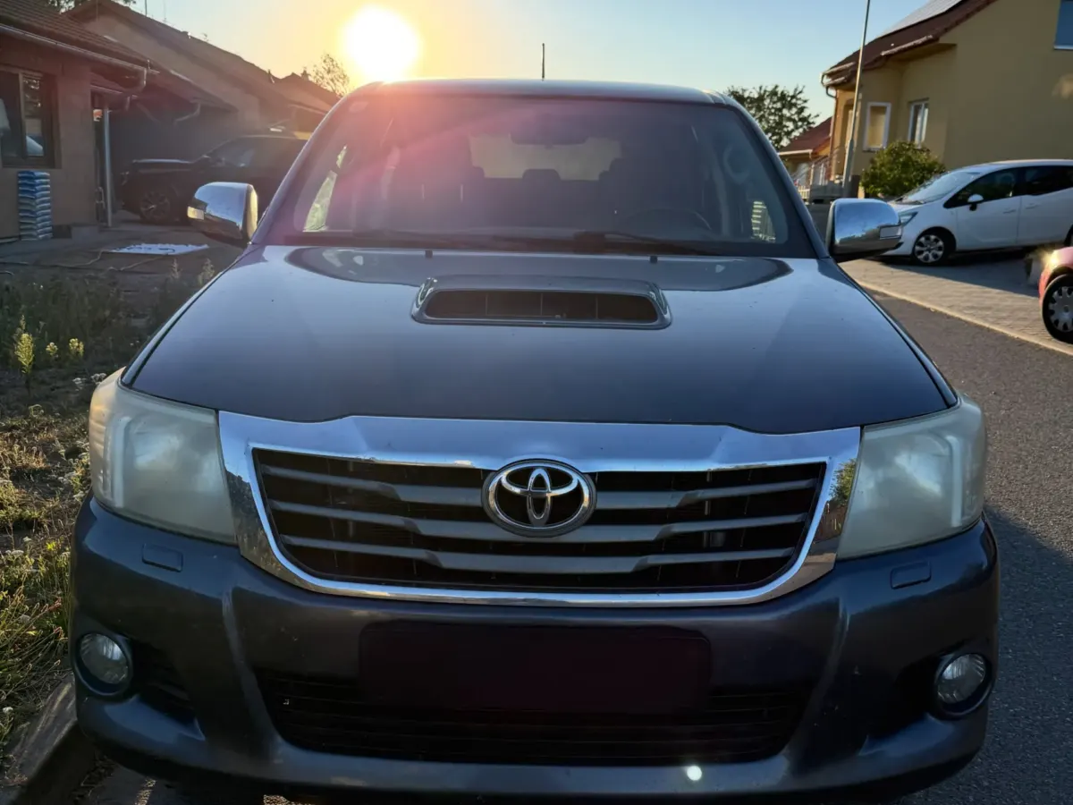 Čištění interiéru Toyota Hilux · Zárubice (okres Třebíč) (1)