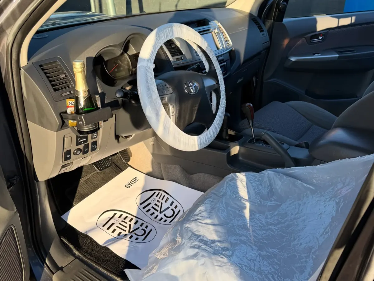 Čištění interiéru Toyota Hilux · Zárubice (okres Třebíč) (4)